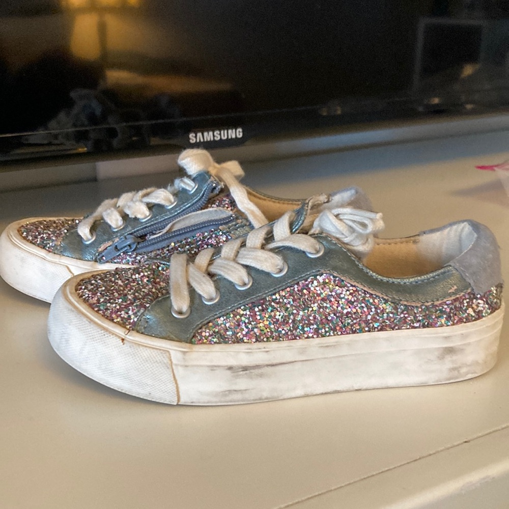 Glitter sneakers with quick in and out zipper